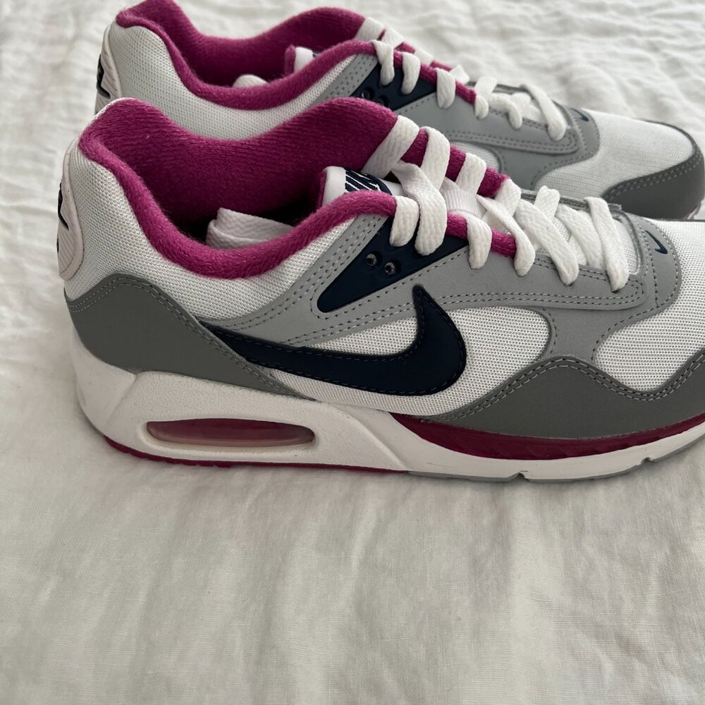 Nike Women's Air Max Correlate Sneakers - Picture 3 of 6